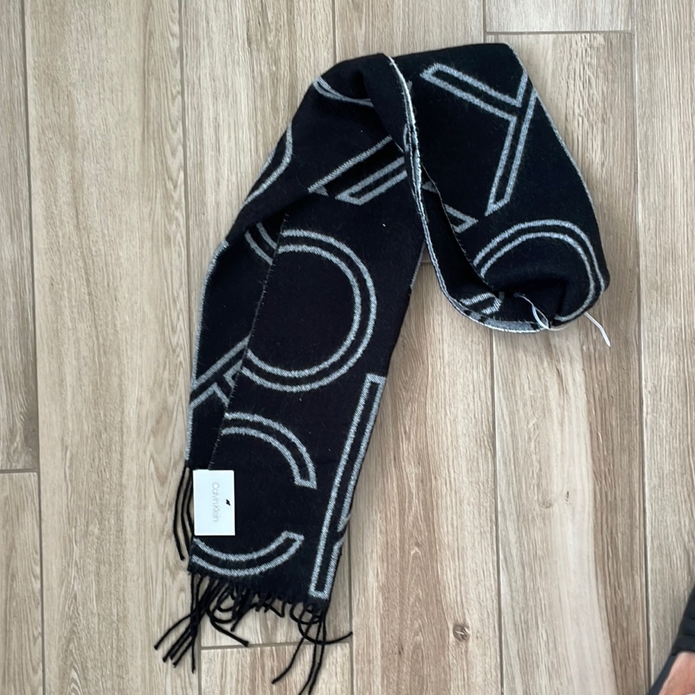 NWT Calvin Klein Scarf